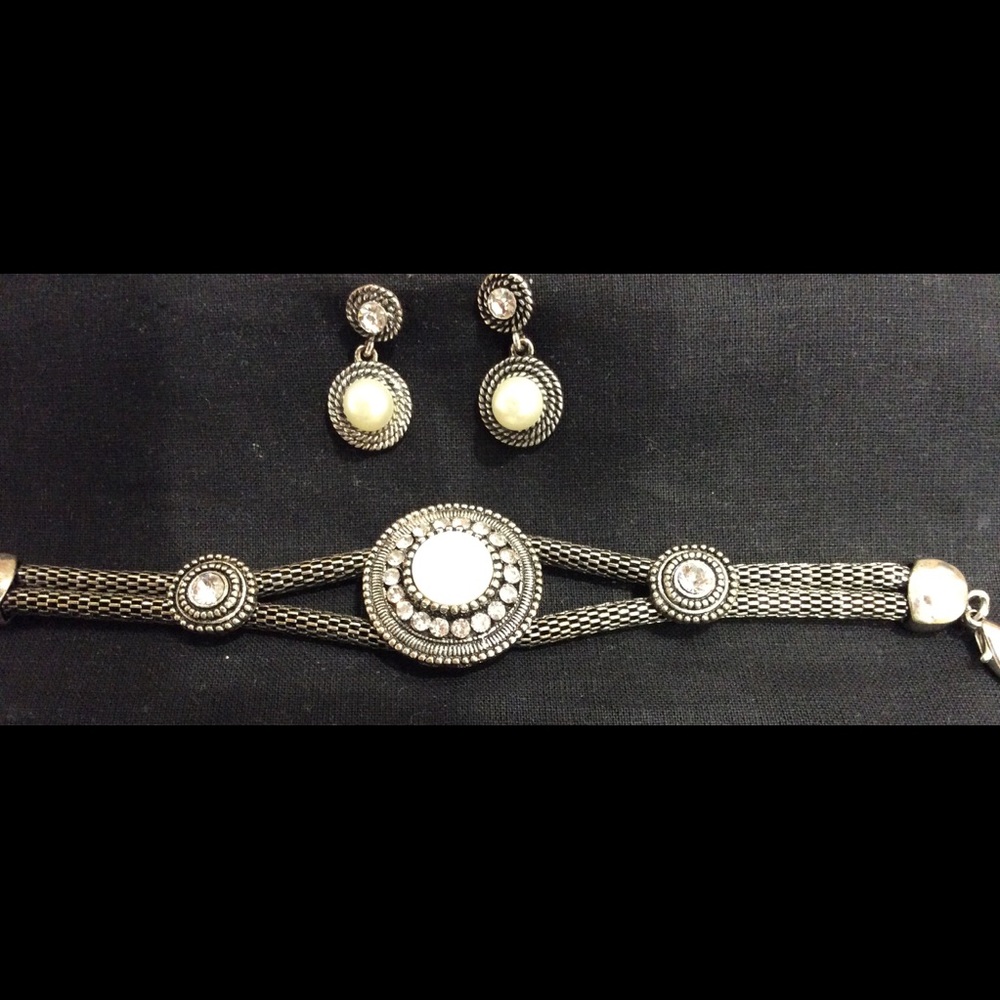 BRACELET & EARRINGS SET w PEARL & CRYSTAL - SILVER